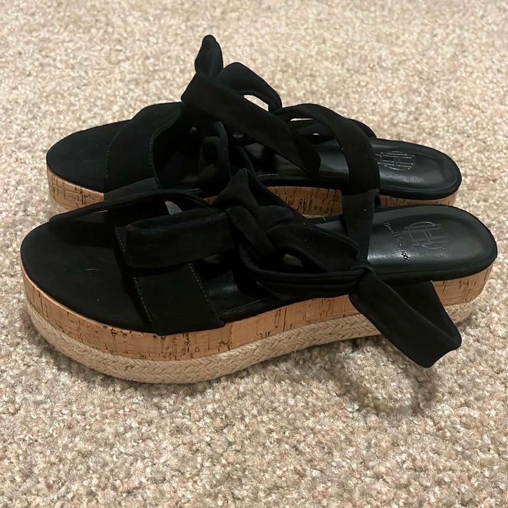 House of Harlow 1960 Joey Sandals Size 8.5‎